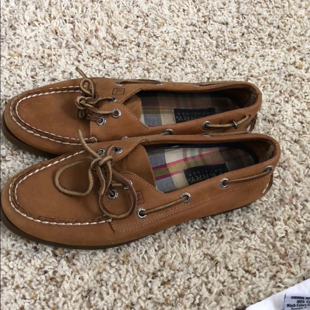 Women’s 7.5 brown leather sperry